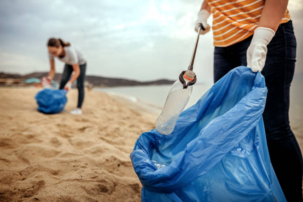 istock Woman cleaning the beach 1353302004