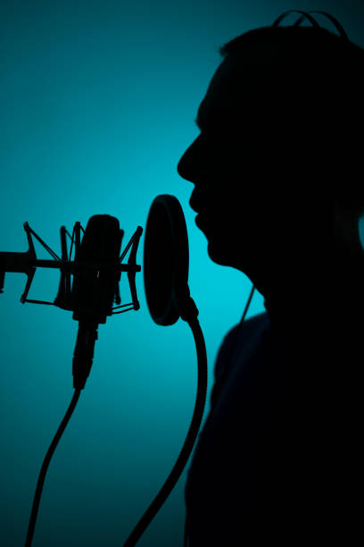 voiceover artist voice actor in vocal recording studio with larg diaphragm microphone and antipop shield. - voice over imagens e fotografias de stock