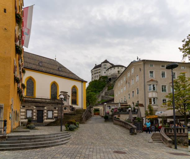 view of the historic city center of kufstein with the fortress in the background - inn history built structure architecture imagens e fotografias de stock