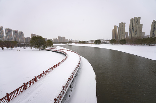 On Nov 8th 2021, Shenyang has a very heavy snowy day. The snowy weather is quite a brand-new record of snow-falling in Shenyang since 1905.
