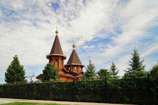 der orthodoxe tempel des großen märtyrers georg des siegreichen in belgorod, russland - belgorod stock-fotos und bilder