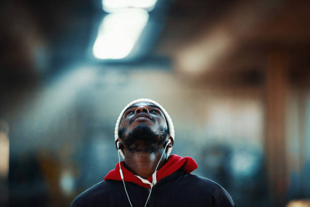 street portrait of a young african american man. - contemplation thinking color image photography imagens e fotografias de stock