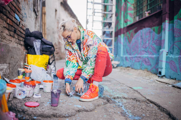 istock Street artist mixing colors 1353377555