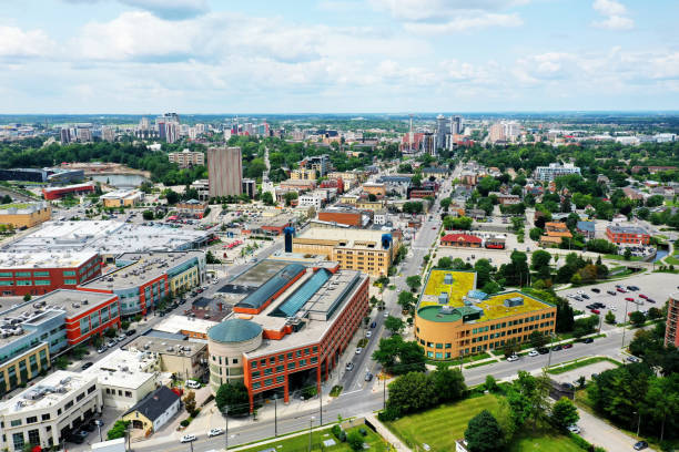 scena lotnicza waterloo, ontario, centrum kanady - waterloo ontario zdjęcia i obrazy z banku zdjęć