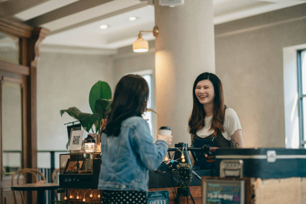 istock The owner has a happy conversation with the guest 1353423843