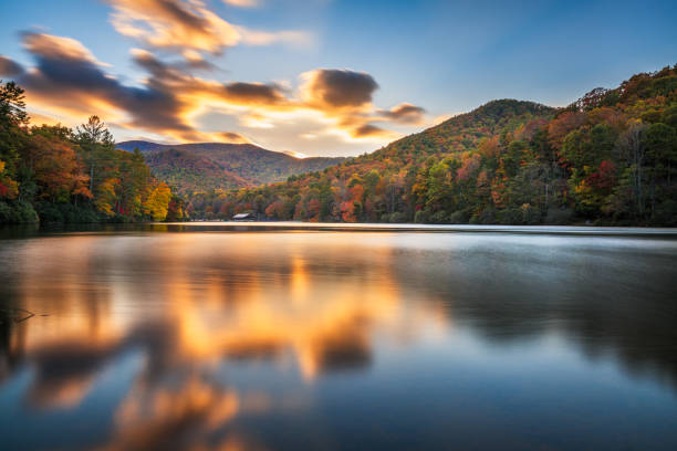 vogel state park, georgia, stati uniti in autunno - georgia foto e immagini stock