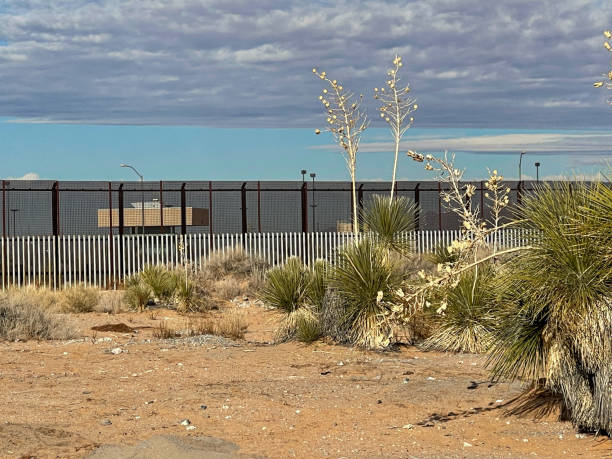 Border Wall Between the United States and Mexico at the Santa Tereza Crossing from New Mexico and the Mexican State of Chihuahua Border Wall Between the United States and Mexico at the Santa Tereza Crossing from New Mexico and the Mexican State of Chihuahua new mexico state police stock pictures, royalty-free photos & images