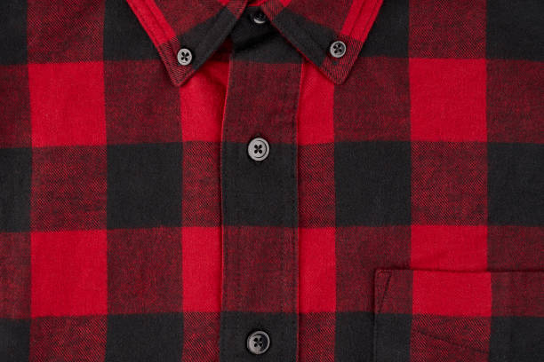 мужская фланелевая рубашка в тартановом дизайне - plaid textile red cotton стоковые фото и изображения