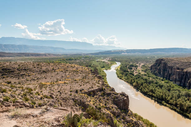 vista panorámica sobre el río grande en el parque nacional big bend - south texas fotografías e imágenes de stock