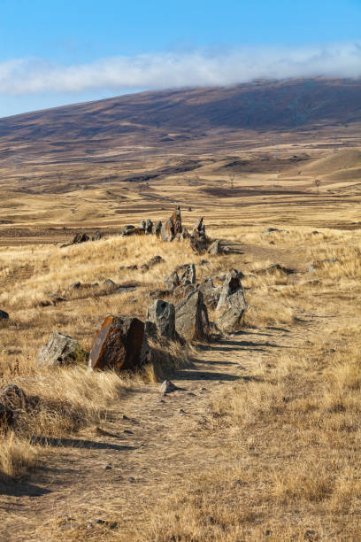 조라트-카러 또는 카라훈지의 서있는 돌. 고대 거대 복합단지, 아르메니아. - european culture megalith observatory rock 뉴스 사진 이미지