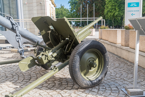 High power self-propelled 203-millimeter gigantic artillery cannon \