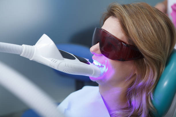 dentist working with patient - tipp ex stockfoto's en -beelden