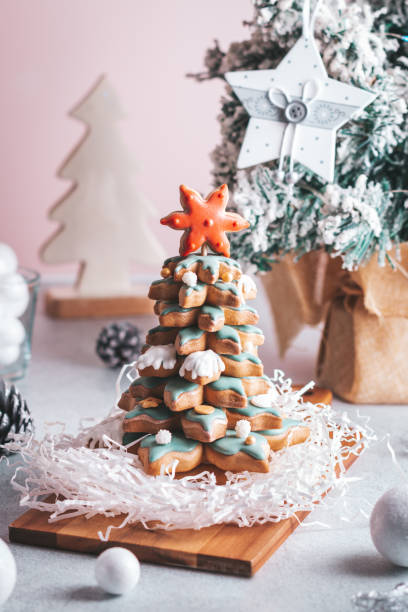 istock Gingerbread Christmas tree on bright pink table, Christmas card 1353556813