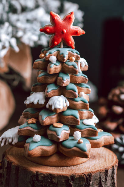 istock Gingerbread Christmas tree on dark table, Christmas card 1353556814
