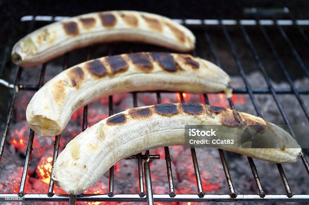 Bananas en la parrilla - Foto de stock de Parrillera libre de derechos