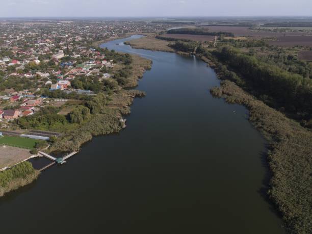 istock bird's eye view of the river 1353566150
