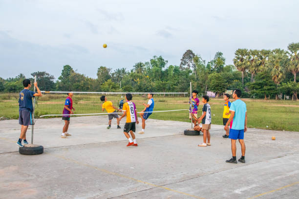 sepak takraw lub kick volleyball w azji południowo-wschodniej, - sepaktakraw zdjęcia i obrazy z banku zdjęć