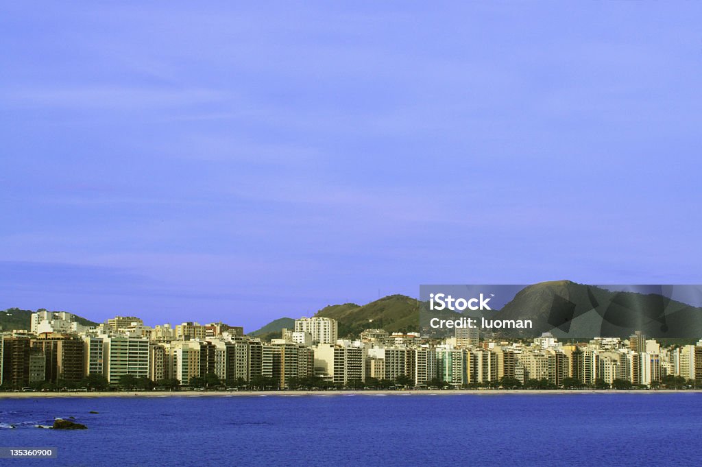 Niterói Icarai Beach en la ciudad - Foto de stock de Agua libre de derechos