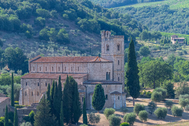 abadía de sant'antimo, abadía cerca de castelnuovo dell'abate, toscana, italia - abbazia di santantimo fotografías e imágenes de stock