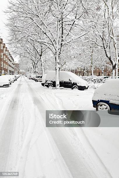 Straße Mit Schnee Bedeckt Stockfoto und mehr Bilder von Abstrakt - Abstrakt, Amsterdam, Auto