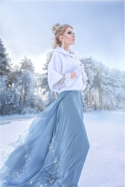 красивая молодая женщина в сказочном лесу - snow maiden стоковые фото и изображения