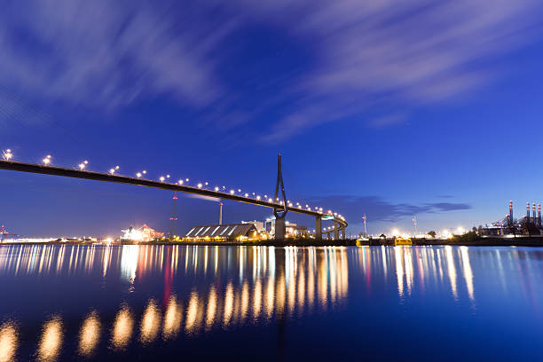 istock Koehlbrandbruecke, Hamburg, harbour bridge 135362417