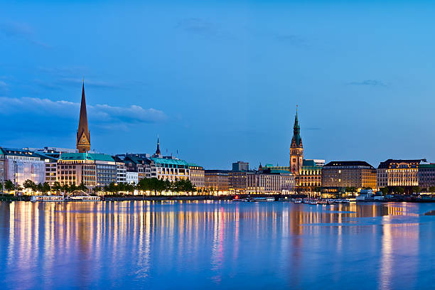 istock Hamburg, Alster Lake, Town hall 135362437