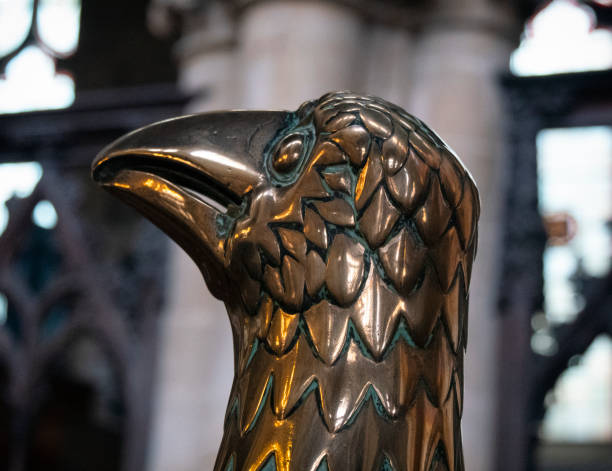 atril eagle, king's lynn minster - brass eagle fotografías e imágenes de stock