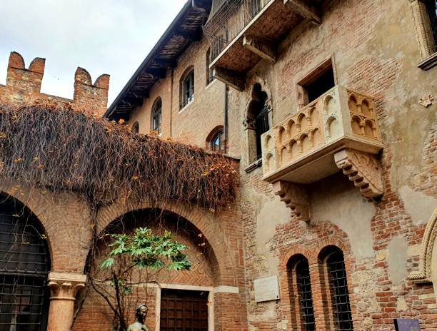 istock The Juliet balcony in Verona 1353672766