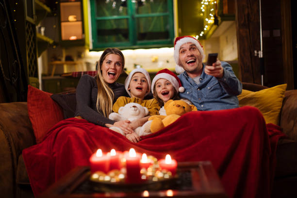 il natale non è completo senza una divertente maratona di film - tipo di immagine foto e immagini stock