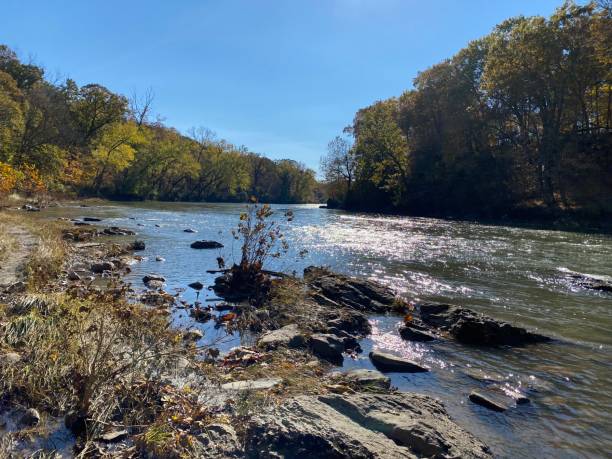 istock Fall Color in starved rock state park and Matthiessen park 1353690620
