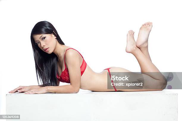 Asian Modelo En Lencería Foto de stock y más banco de imágenes de Adulto joven - Adulto joven, Etnias asiáticas e indias, Mujeres