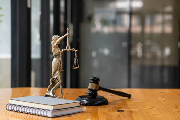statue of justice goddess of justice and judge's hammer concept of the trial judicial process and professional lawyer scales of justice legal concept picture - legal proceeding imagens e fotografias de stock