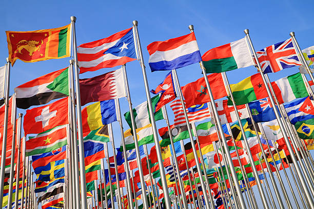 une photo de drapeaux du monde entier - global politics photos et images de collection