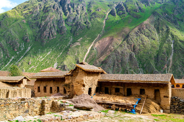 Building at the archaeological complex of Inca ruin. Building at the archaeological complex of Inca ruin in Ollantaytambo, Peru with the green mountain in the background. urubamba province stock pictures, royalty-free photos & images