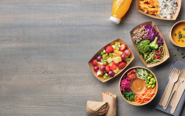 일회용 친환경 종이 용기에 음식과 음료를 섭취하는 건강한 음식 - lunch box lunch sandwich green 뉴스 사진 이미지