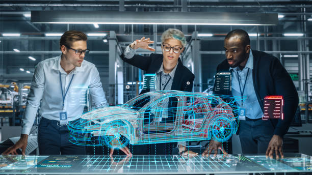 Diverse Team of Engineers Working in Office at Industrial Factory. Industrial Designers Discuss Electric Car Augmented Reality Hologramm. Specialists Work in Technological Car Development Facility. equipo diverso de ingenieros que trabajan en oficina en la fábrica industrial. los diseñadores industriales discuten el holograma de realidad aumentada del automóvil eléctrico. especialistas trabajan en instalaciones tecnológicas de desarrollo de auto