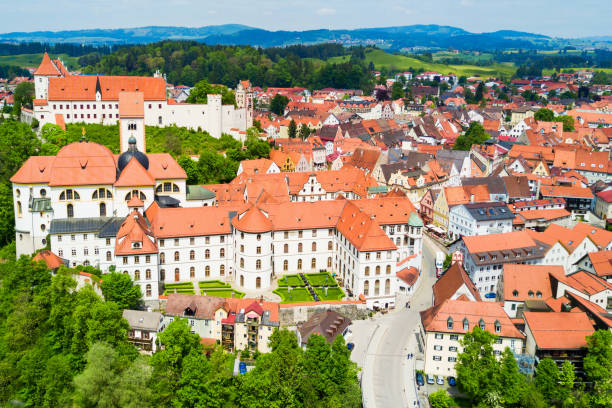 ファッフェンの町の空中写真 - allgau city bavaria altstadt ストックフォトと画像