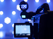 fernsehkamera-kamera-in-einem-konzertsaal.jpg?b=1&s=170x170&k=20&c=ncO051RjYNBs4eItT-I4v_7V6pJuCqQ67EiKsJWiyvY=