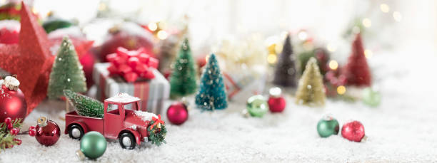 antecedentes navideños - christmas tree decorations indoors selective focus arrangement fotografías e imágenes de stock