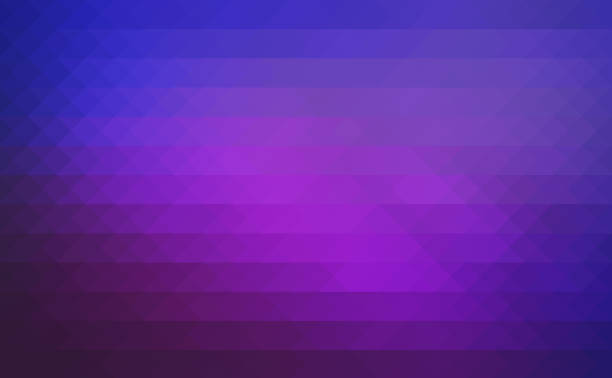 fondo geométrico abstracto púrpura y azul en forma triangular. fondo de mosaico de cuadrícula azul y rosa para un concepto futurista. fondo moderno abstracto con triángulos ultravioleta. efecto de superposición. - violet fotografías e imágenes de stock
