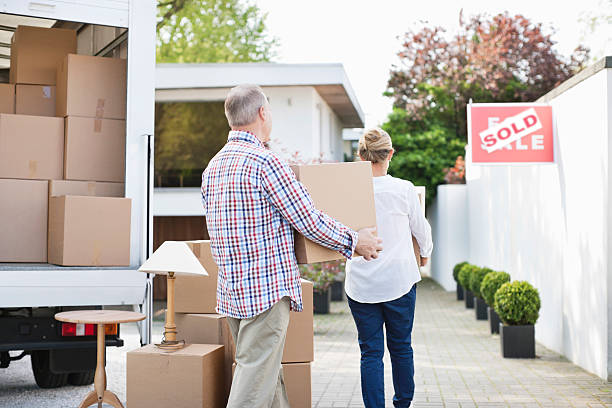 Couple unloading boxes from moving van  moving van stock pictures, royalty-free photos & images