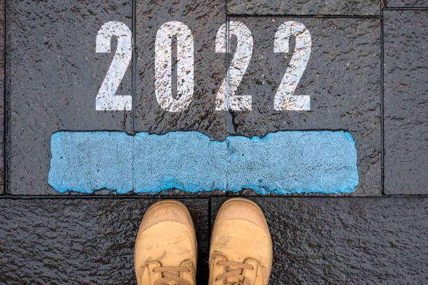 足を持つ道路のメッセージ - 2022 - single line yellow road asphalt ストックフォトと画像