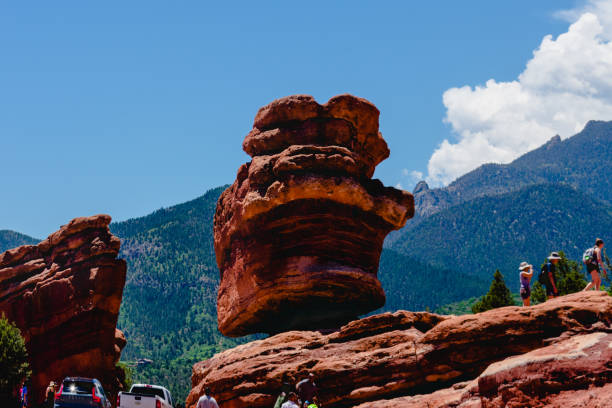 balanced rock in garden of the gods. - travel famous place balanced rock beauty in nature imagens e fotografias de stock