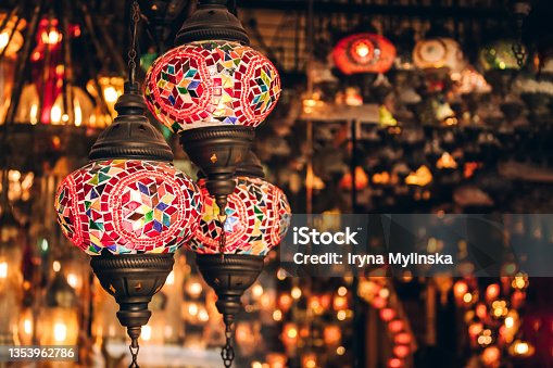 envidia Grande realeza 370+ Turkish Lamp Stock Photos, Pictures & Royalty-Free Images - iStock |  Ramadan, Morroccan pottery, Metal lamp