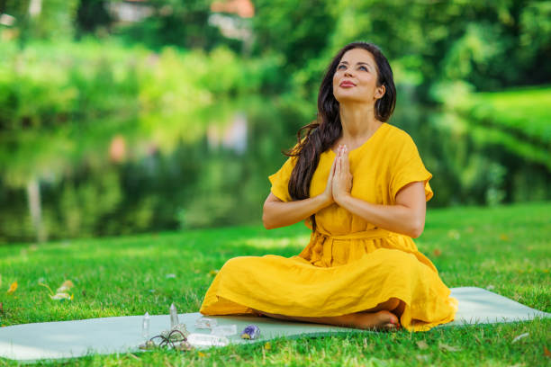 istock Sound healing ritual for an individual instructor 1353977300