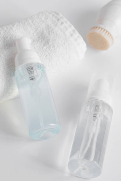istock Transparent plastic cosmetic foam pump bottle mock-up. 1353979560