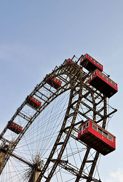 o "riesenrad'em vienna- gigante ferris wheel - wiener wurstelprater - fotografias e filmes do acervo