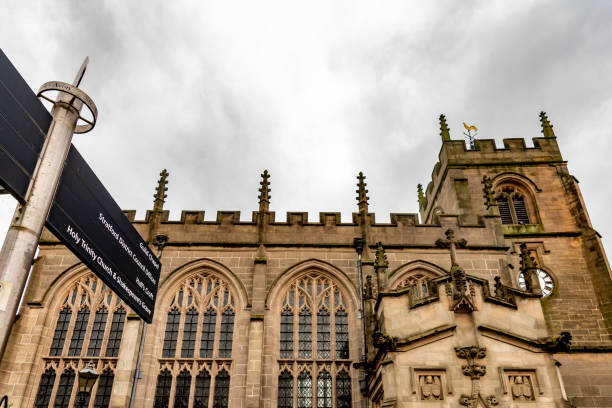 istock Signs to Shakespeare's grave and Guild Chapel 1354031712