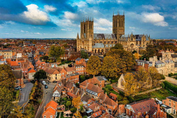 istock Lincoln Old Town and The Cathedral (drone point of view) 1354062463